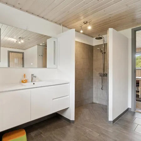 Erlinda - 3-1km From The Sea By Interhome